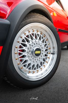 Eine BBS-Felge an einem Golf GTI